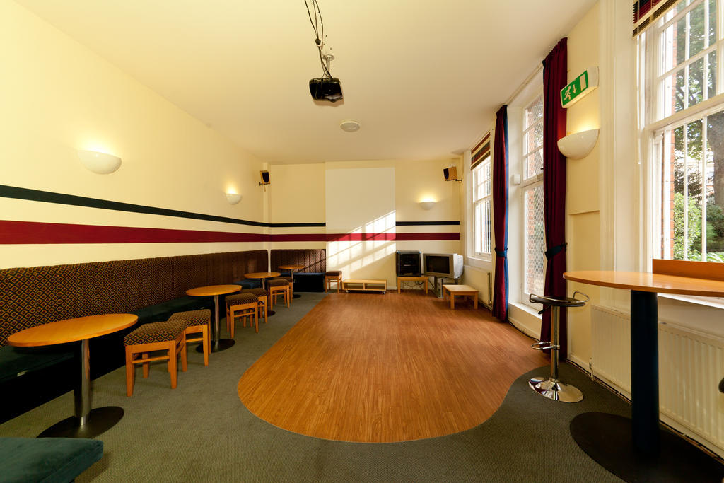 Evelyn Gardens Hostel London Exterior photo