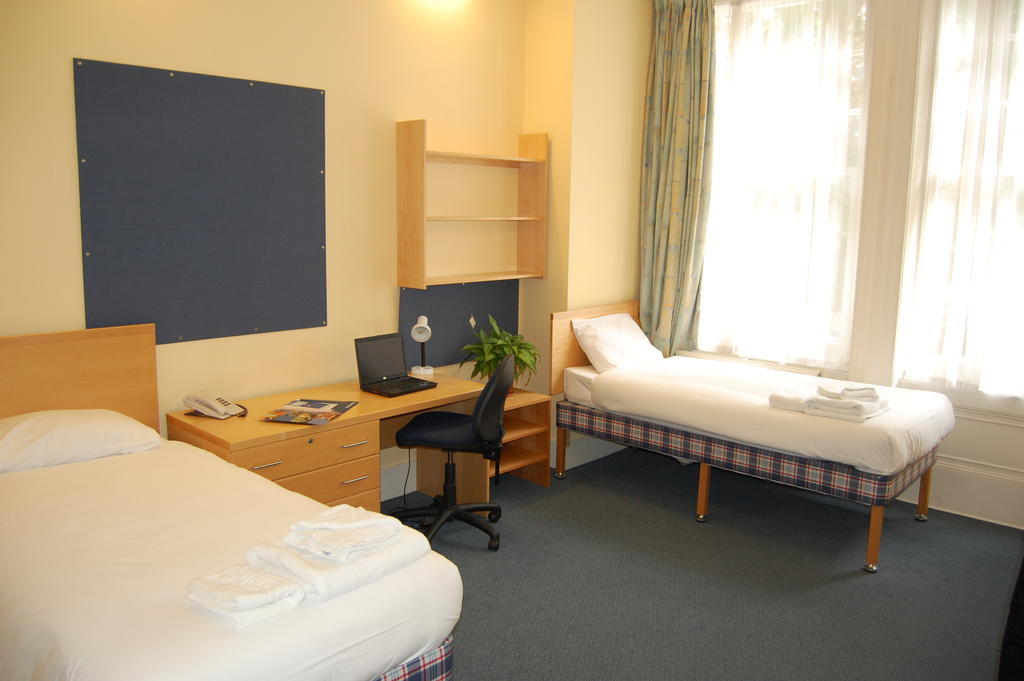 Evelyn Gardens Hostel London Room photo